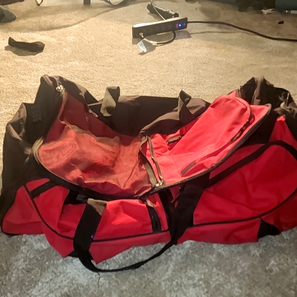 Large rolling duffle bag